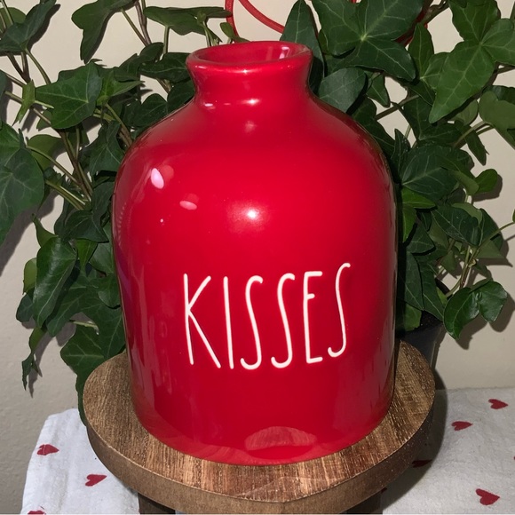 Rae Dunn KISSES Flower Vase - Picture 3 of 7